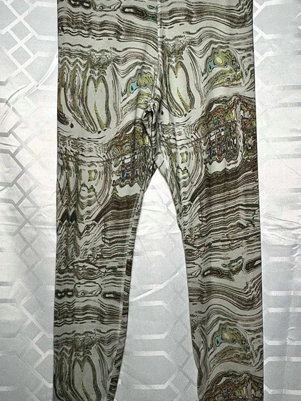 Nike Abstract Print Leggings in Gray & Green Like New